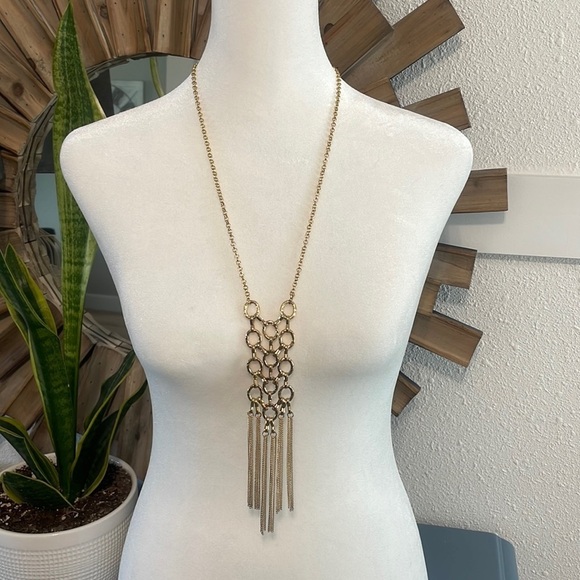 Jewelry - NWT NEW Gold tone necklace